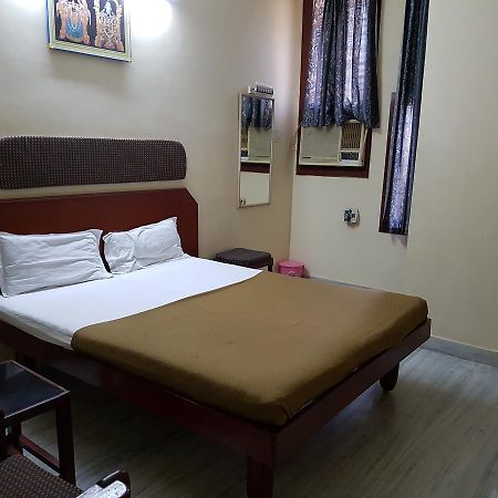 Sri Sai Residency Hotel Тирупати Екстериор снимка