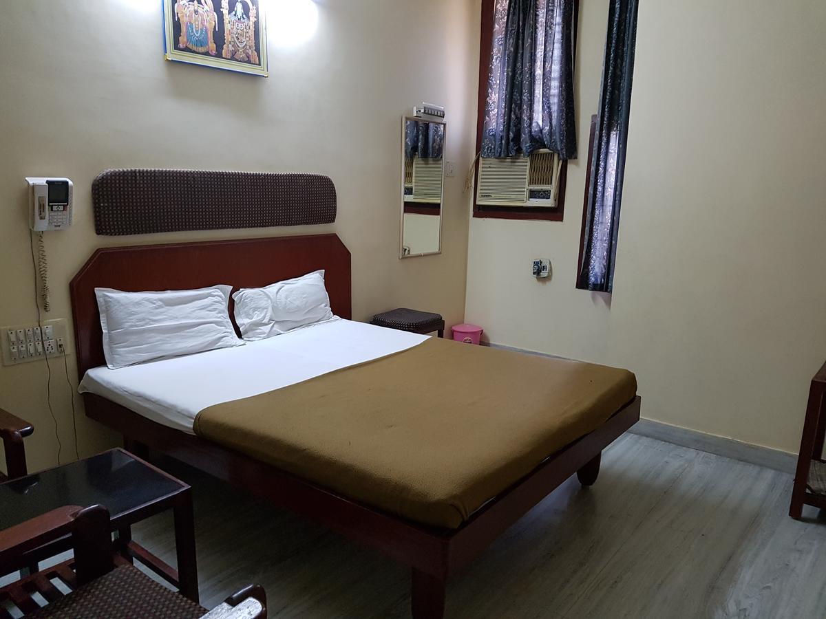 Sri Sai Residency Hotel Тирупати Екстериор снимка
