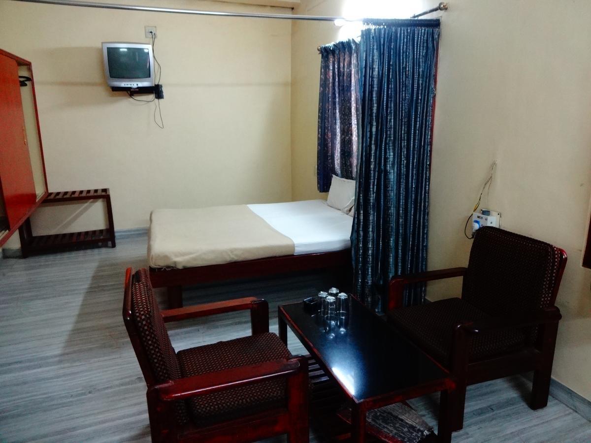 Sri Sai Residency Hotel Тирупати Екстериор снимка