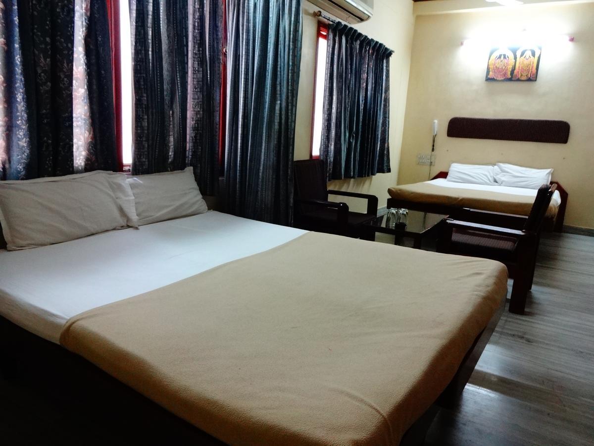 Sri Sai Residency Hotel Тирупати Екстериор снимка