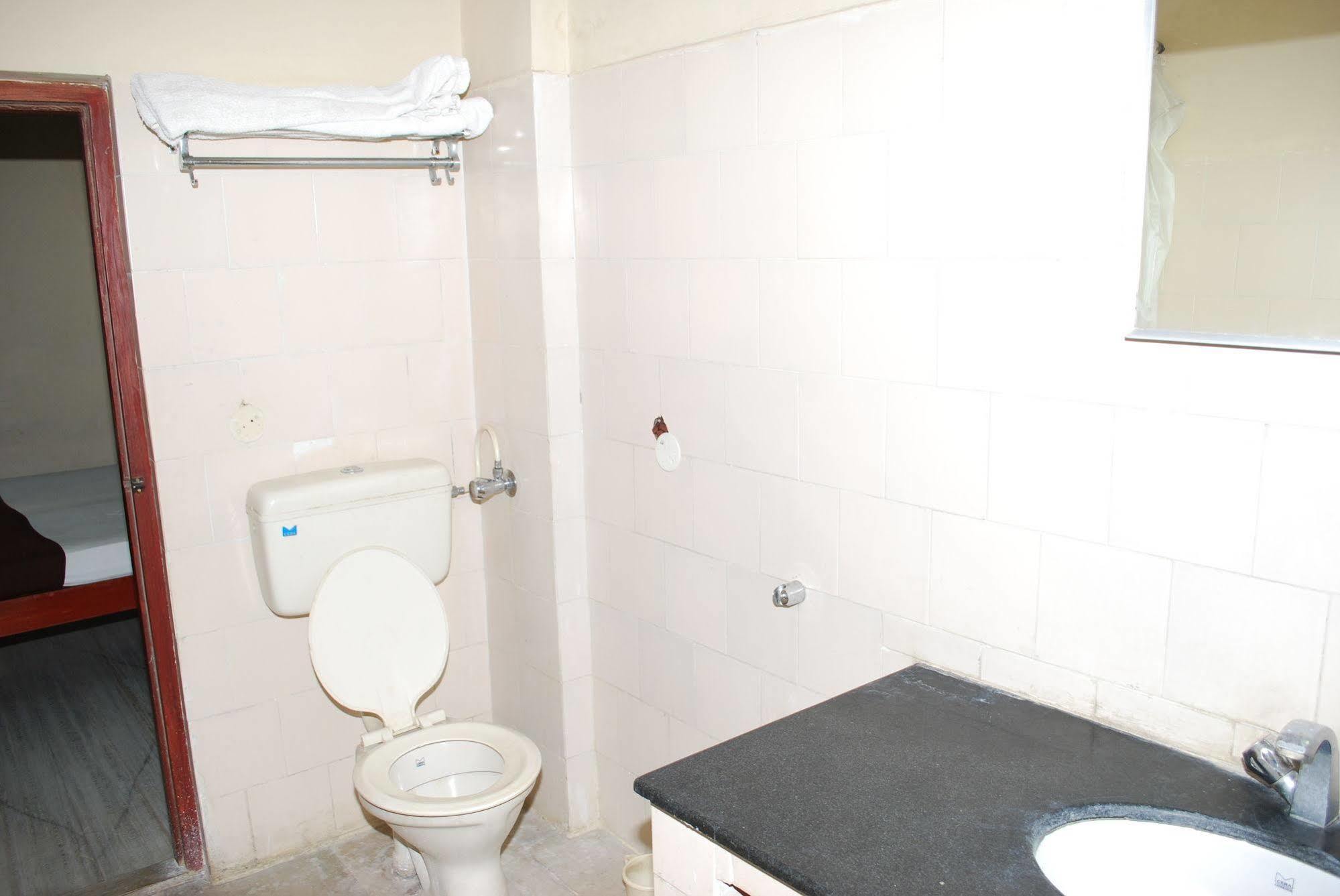 Sri Sai Residency Hotel Тирупати Екстериор снимка