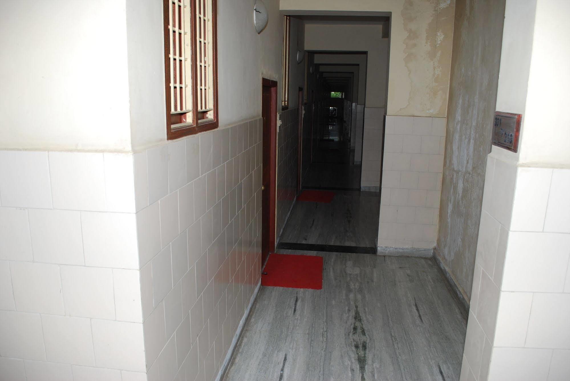 Sri Sai Residency Hotel Тирупати Екстериор снимка